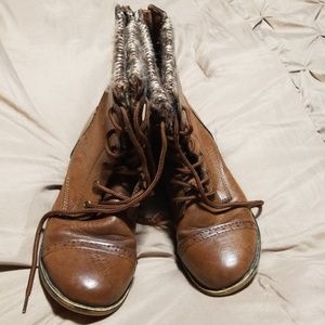 Size 8.5. Mudd boots